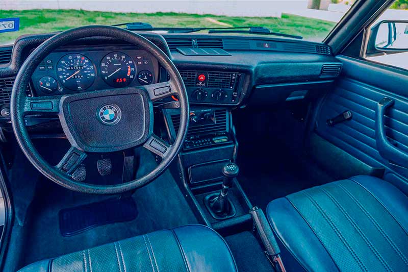 1983 BMW 320i restored interior